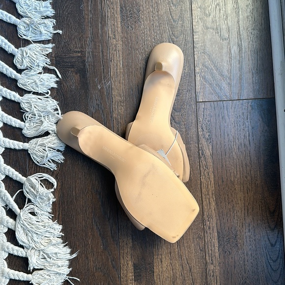 Kitten Heel Tan Sandal Banana Republic New - Picture 7 of 9